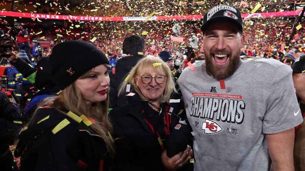 Taylor Swift, Donna Kelce, Travis Kelce