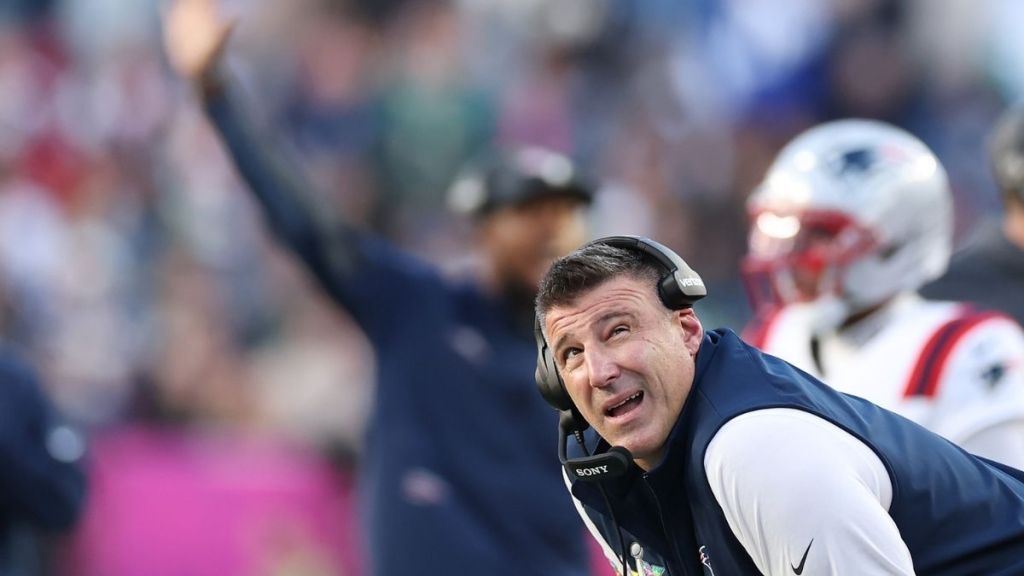 Patriots' Coach Mike Vrabel 'Disappointed' After Super Bowl Loss