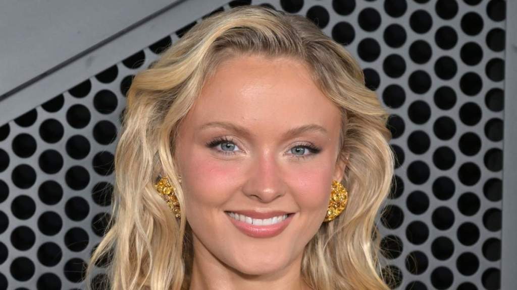 Zara Larsson Wows in Crop Top & Skirt at the Grammys