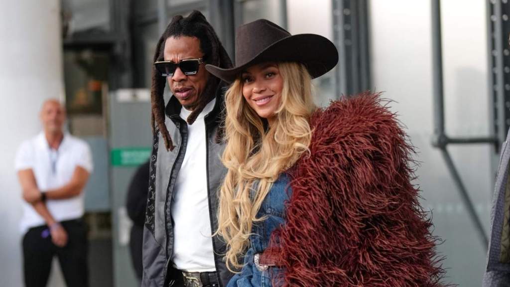 Beyoncé’s Surprise Super Bowl Touchdown Surfaces in New Photos