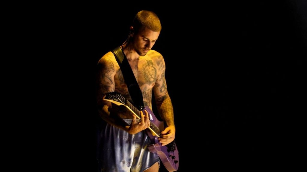 Justin Bieber’s Shirtless Boxers Grammys Look Was Last-Minute & Unplanned