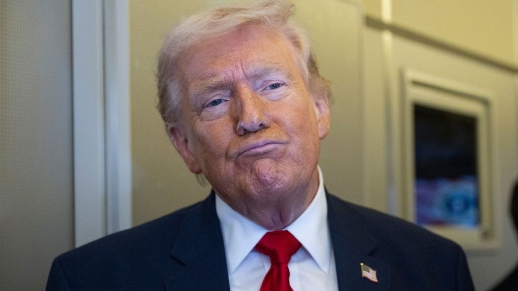 Donald Trump Gifted Shoes to Advisers After Guessing Their Size — Report