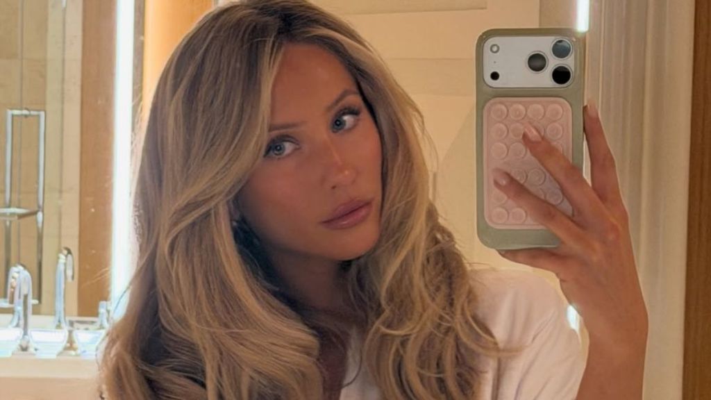 Alix Earle Makes Waves in a Bold Strapless Bikini for Sports Illustrated