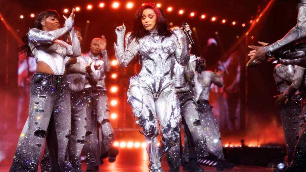 Cardi B Apologizes After Accidentally Messing Up Fan's Hair at Concert