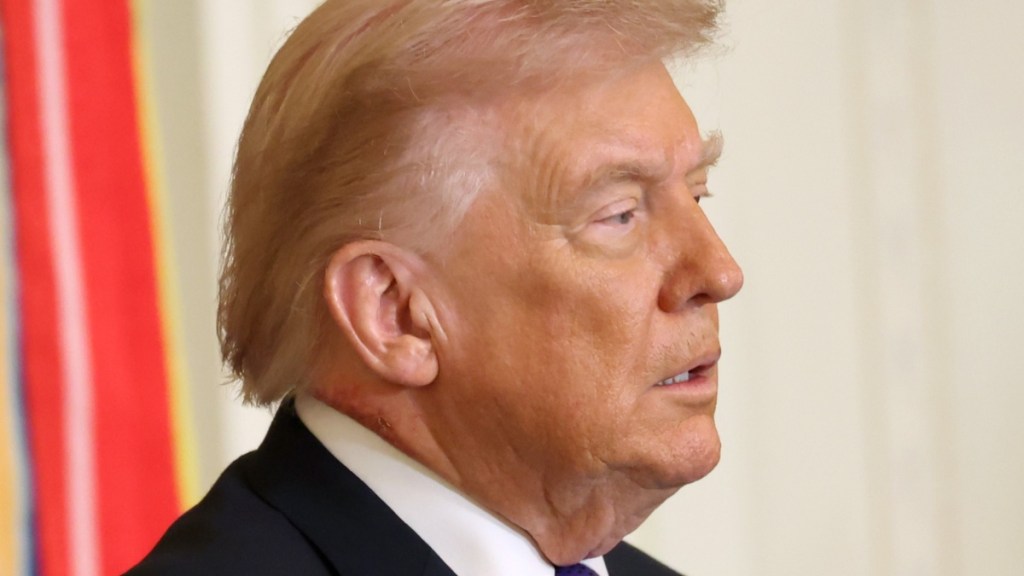 Donald Trump's Neck Rash Makes Surprise Appearance at Doral