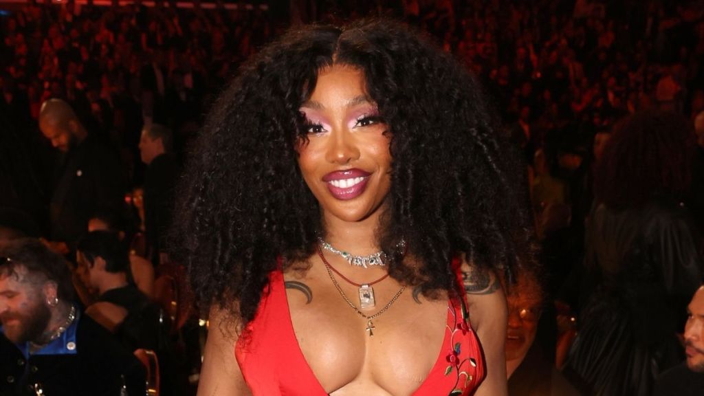 SZA Drops Jaws With a Daring Outfit in New Photo Dump