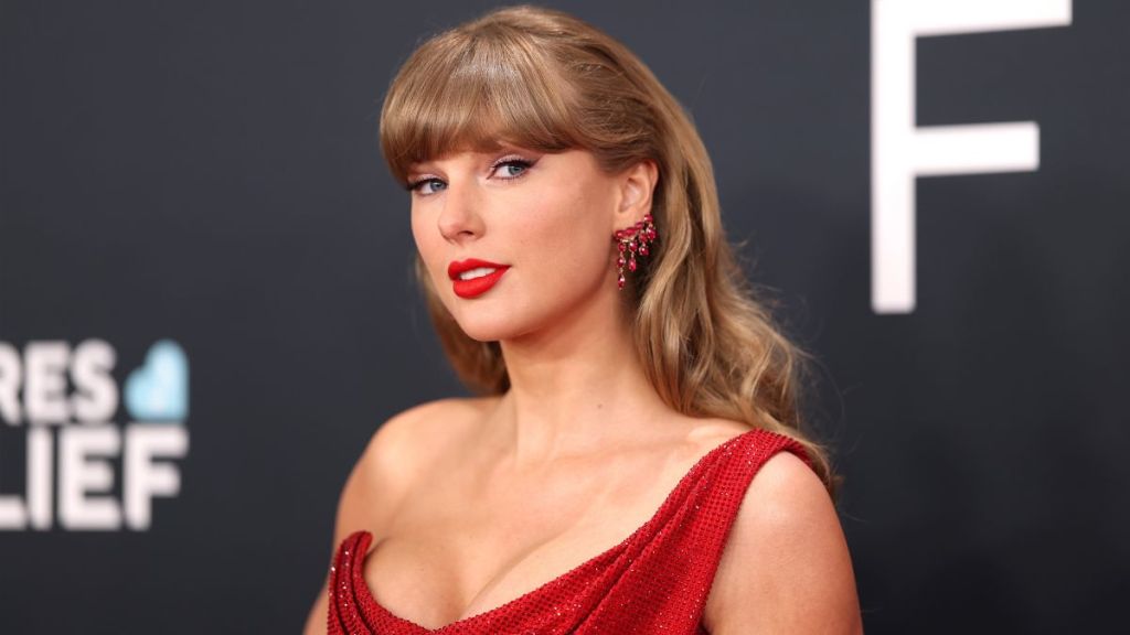 Taylor Swift To Make Major Awards Appearance Amid Wedding Rumors