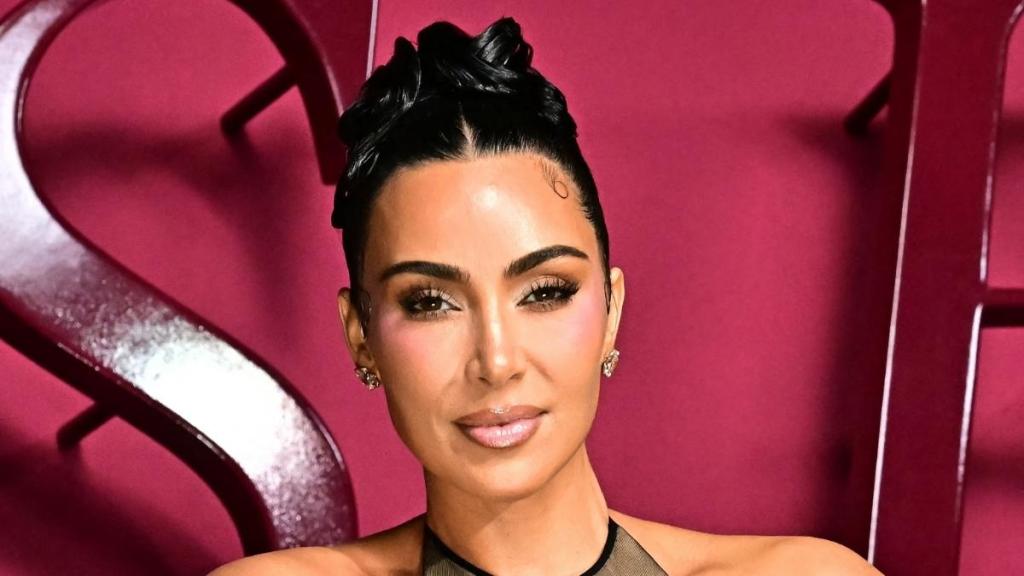 Kim Kardashian’s Bold Crop Top Workout Look Headlines NikeSKIMS