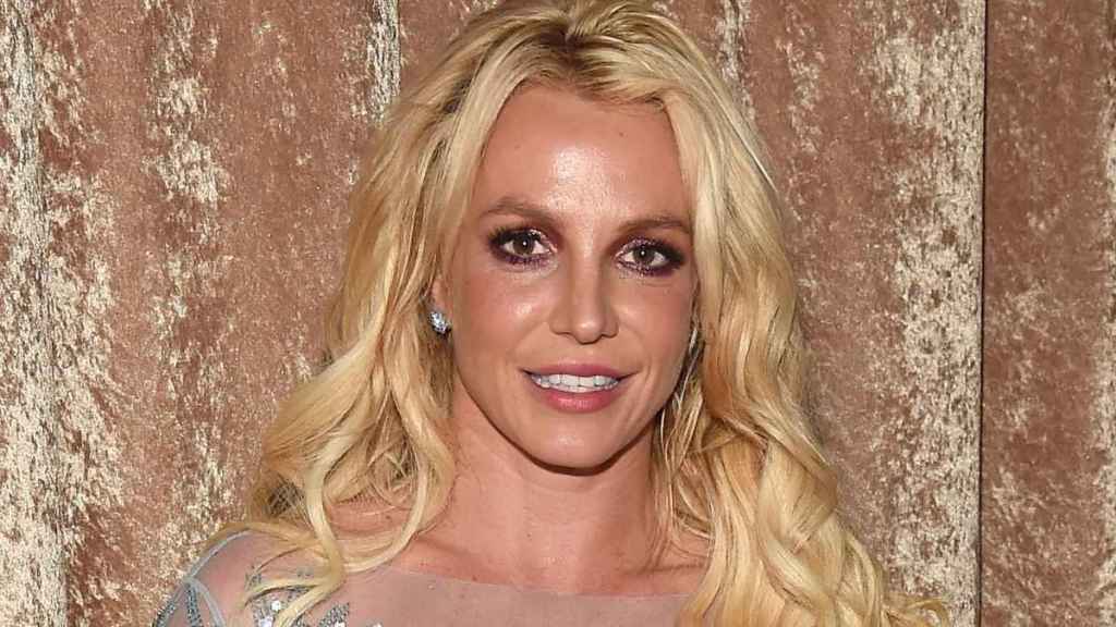 Britney Spears Steps Out After DUI Arrest, Spotted at Starbucks