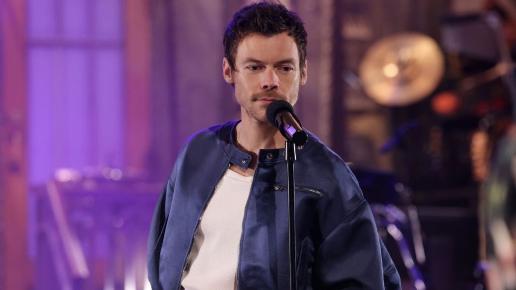 SNL Mocks RFK Jr.'s 'Anti-Vaccine' Take in 'MAHAsptial' Skit