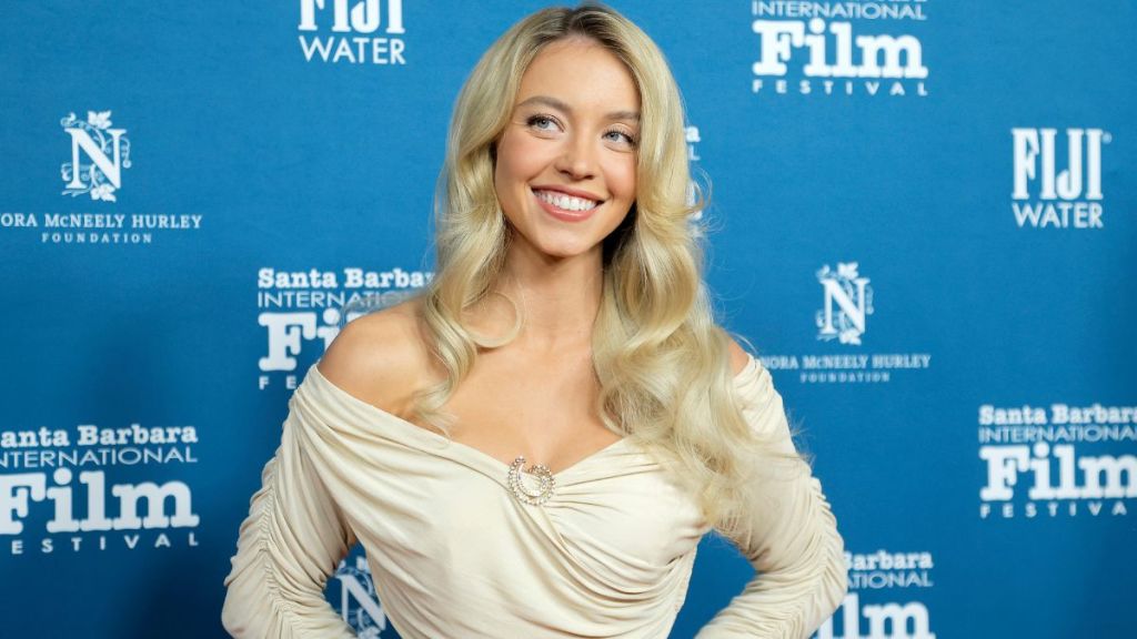 Sydney Sweeney Recalls 'Growing Up With Boobs' & Not Feeling Confident