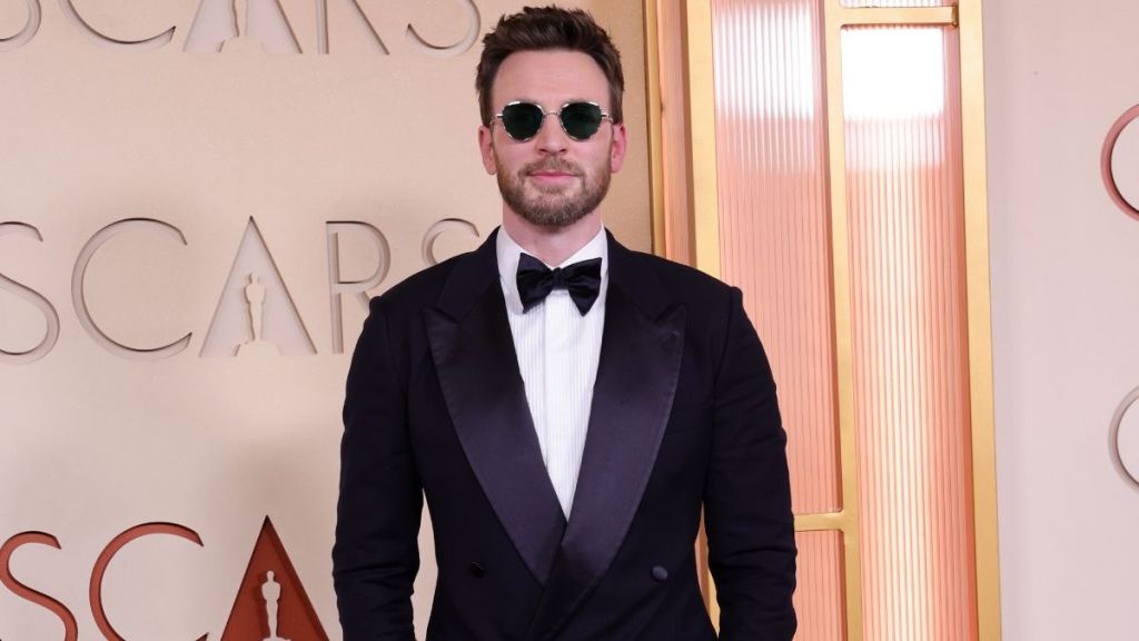 Chris Evans’ Oscar Outfit Draws Insane Avengers: Doomsday Speculation