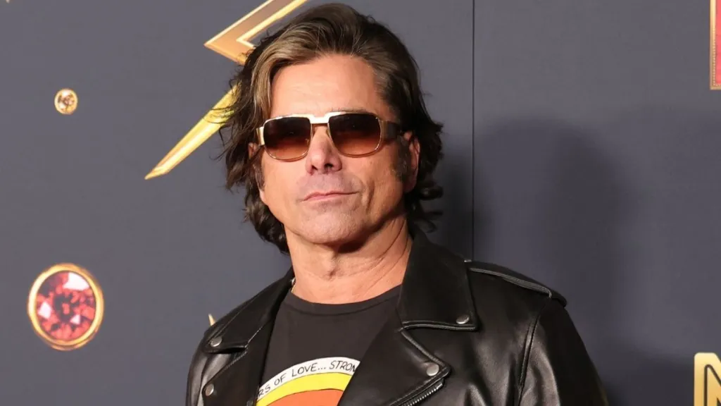 Drag: New John Stamos & Lizzy Caplan Thriller Gets First Photos