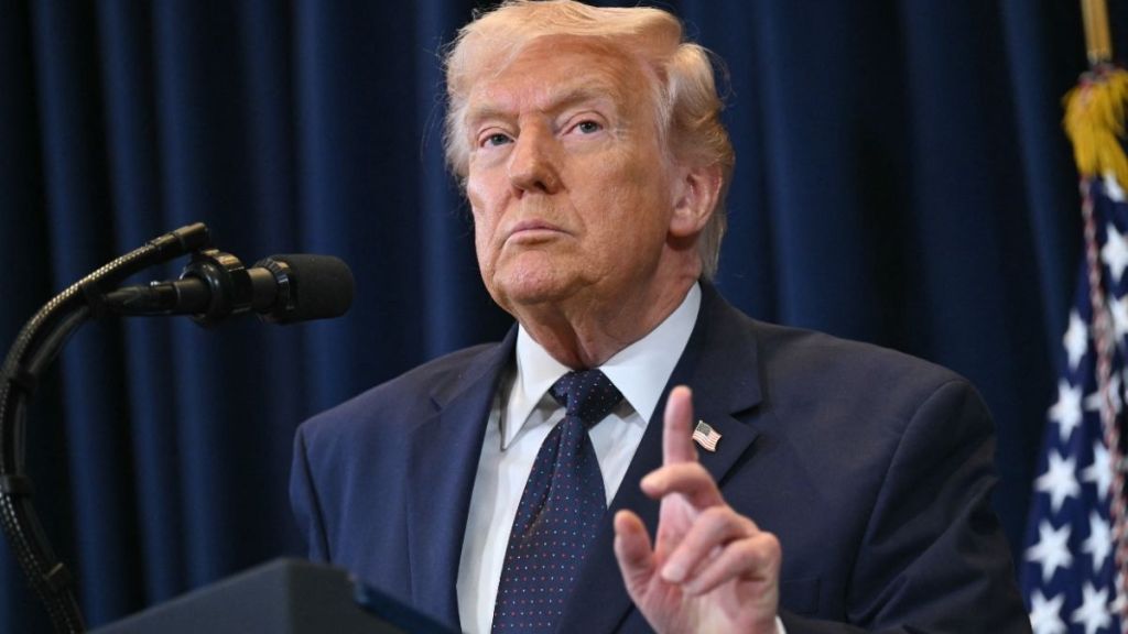 Donald Trump Asks Staff to Play Song After Supporter Faints in Kentucky