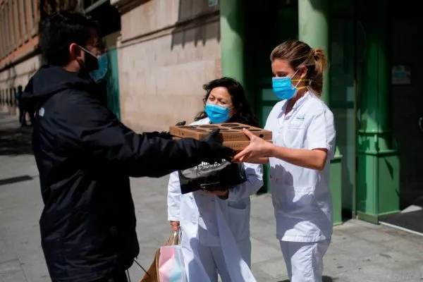 HotNewBreak Good News: 10 Ways People Are Helping Healthcare Workers During the Coronavirus Outbreak